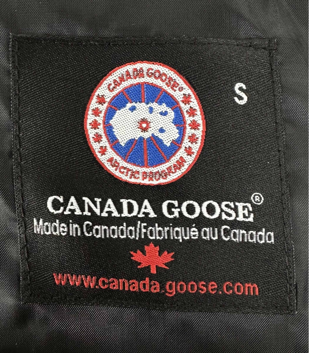 Темно-зеленый пуховик Canada Goose 241-36